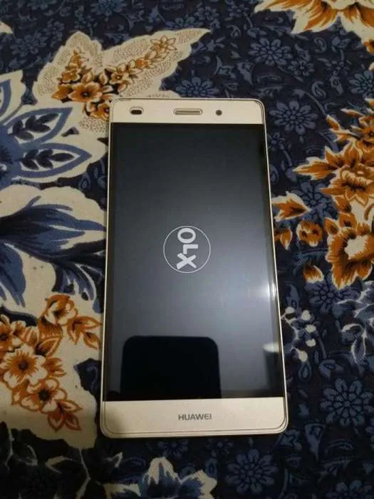 Huawei P8 lite in Gold - ad image 1