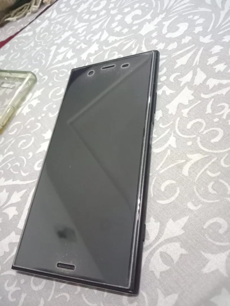 Sony xperia XZ1 - ad image 3