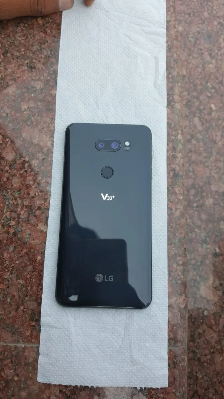 Lg v30 plus - ad image 1