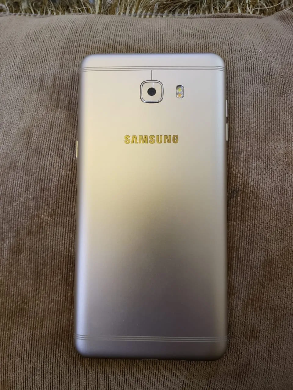 Samsung C9 pro - ad image 3