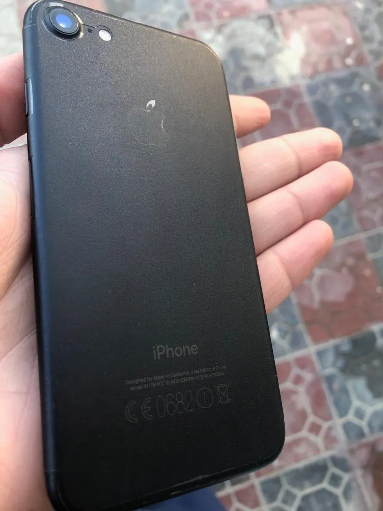 Iphone 7 black - ad image 3