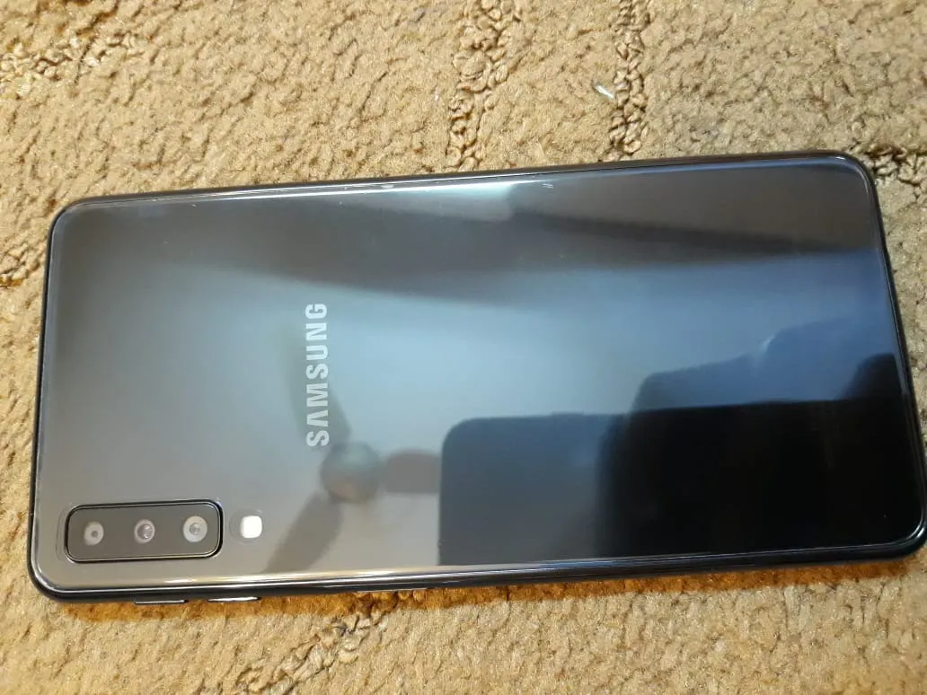 Samsung A7 2018 with full warranty and box - ad image 2