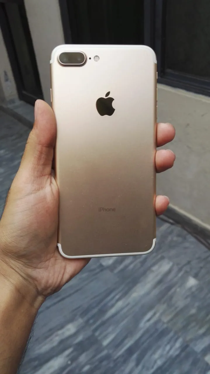 Iphone 7 plus 32gb gold  - ad image 1