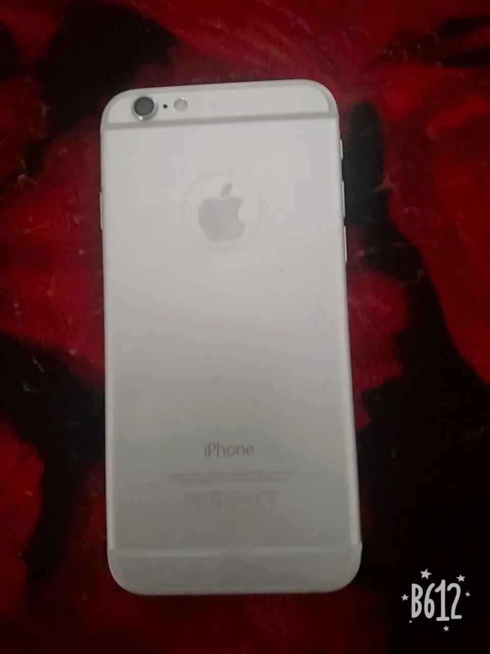 iPhone 64 gb in good condition golden color - ad image 2