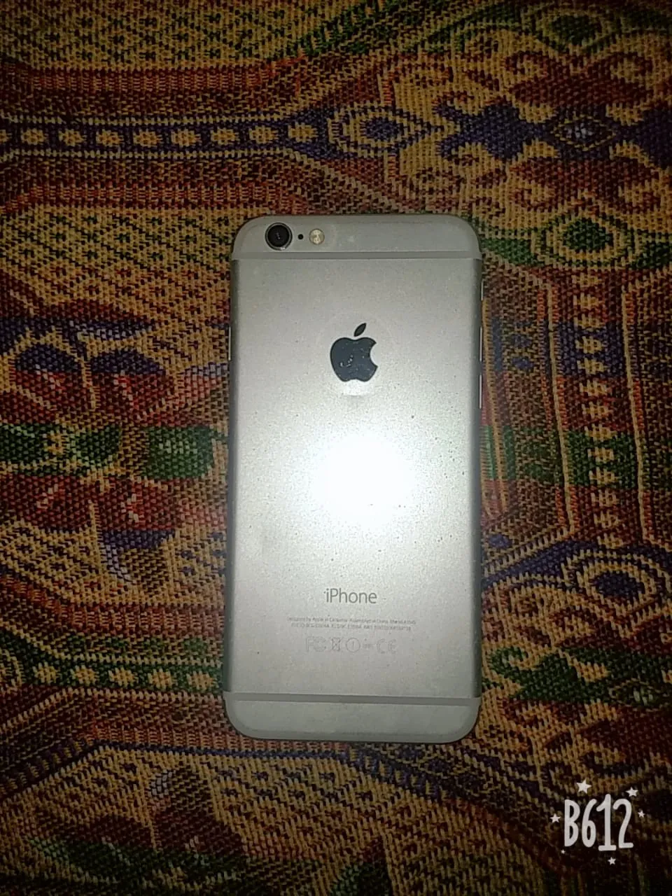 iPhone 64 gb in good condition golden color - ad image 1