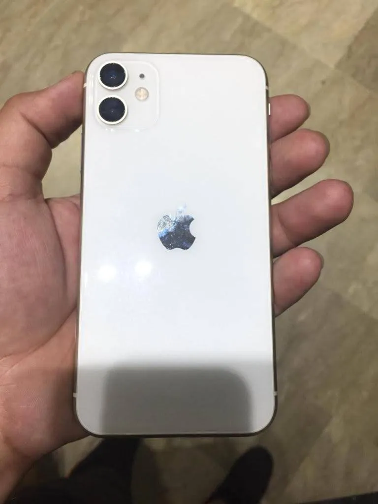 iPhone 11 - ad image 2