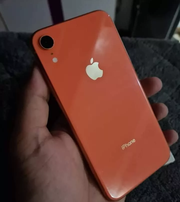 iphone Xr - ad image 1