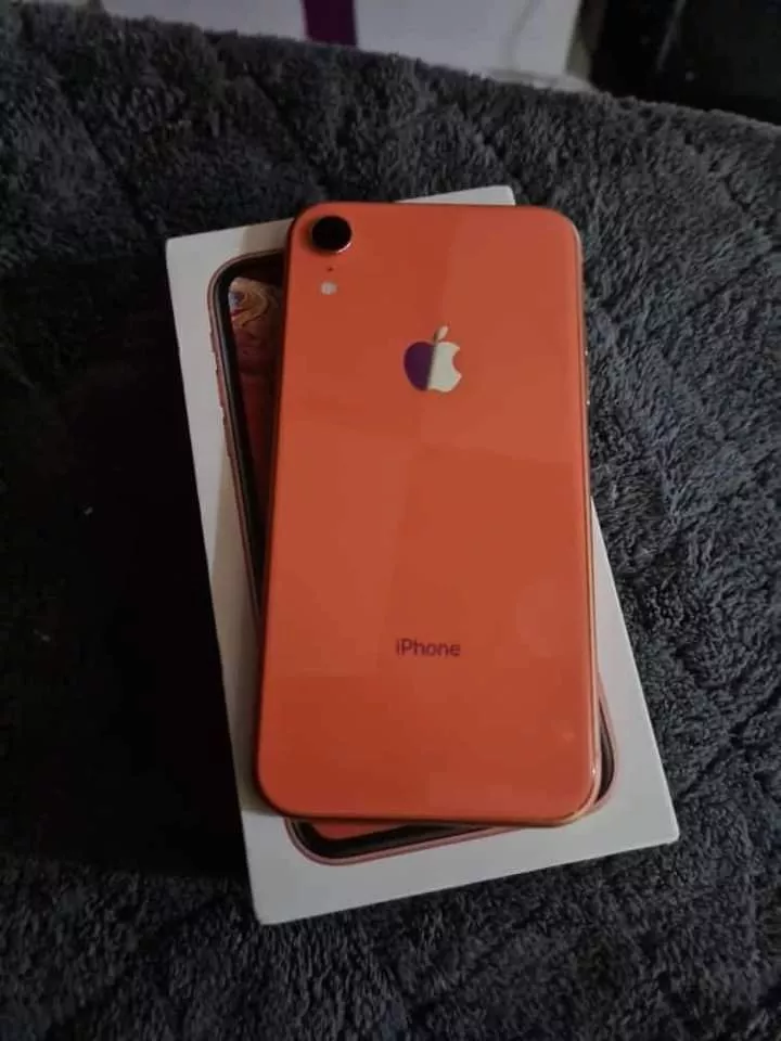 iphone Xr - ad image 2