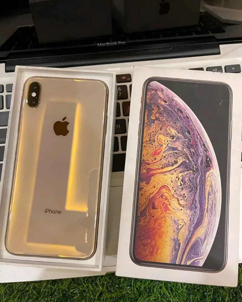 iphone XS max - ad image 1