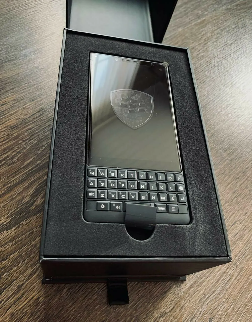 Blackberry KEY 2 box pack - ad image 1