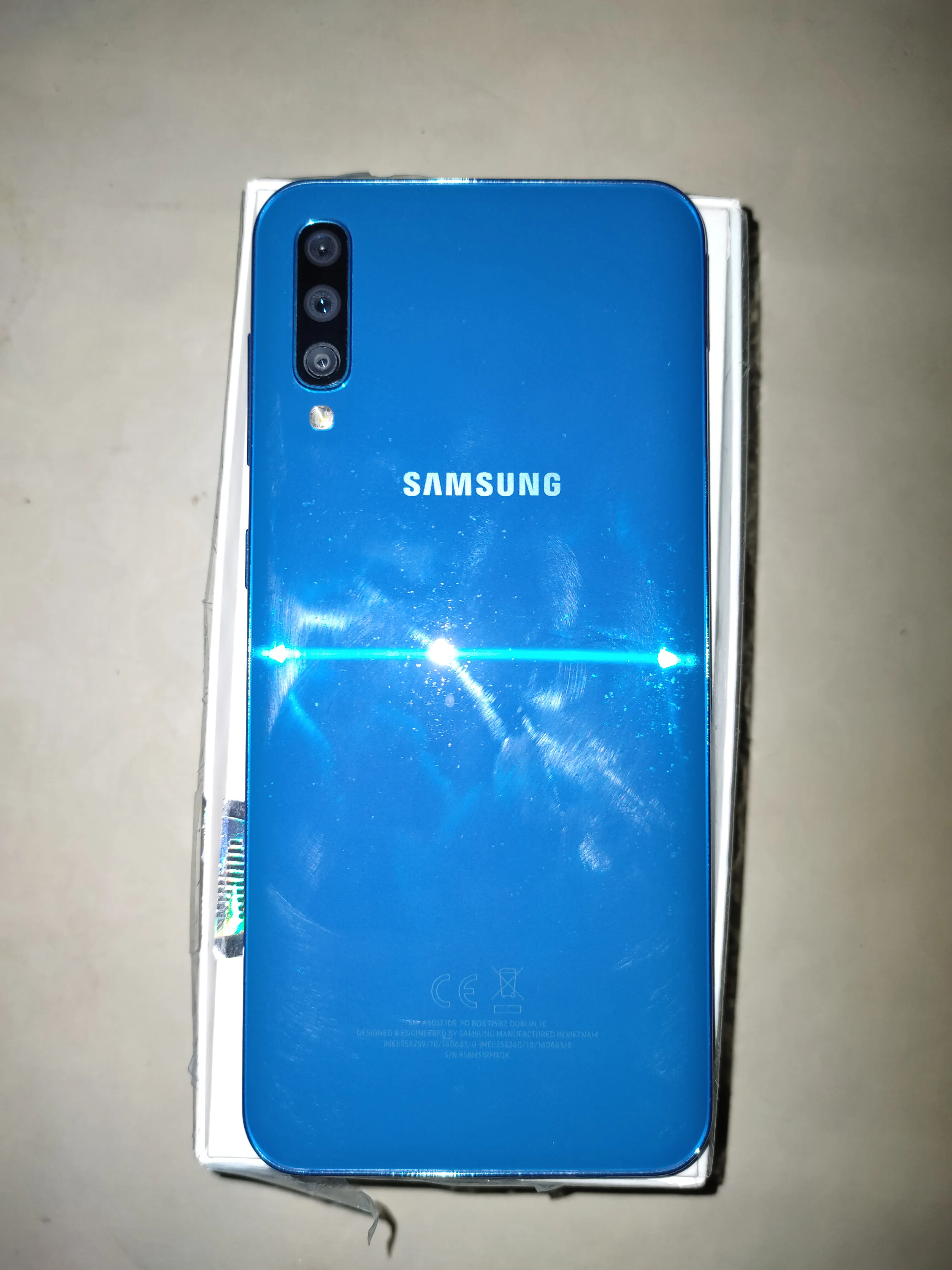 Galaxy A50 with complete box - ad image 1