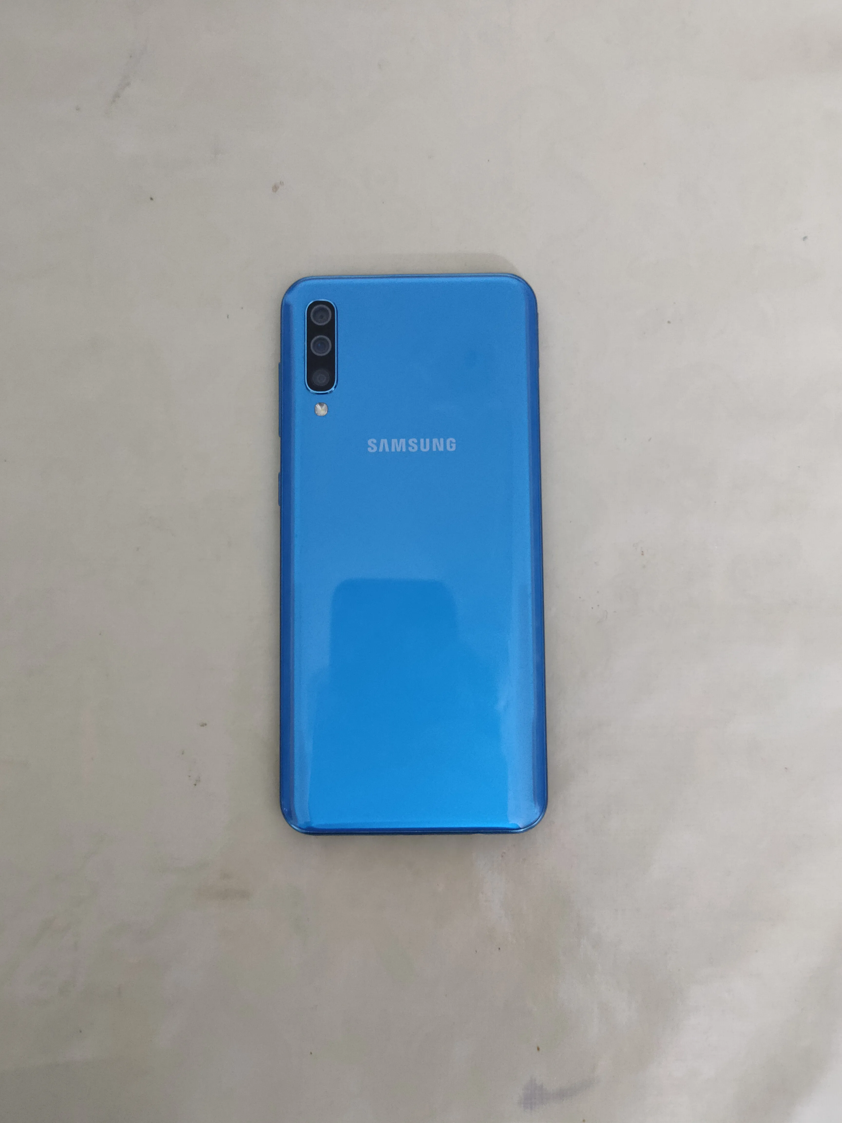 Galaxy A50 with complete box - ad image 4