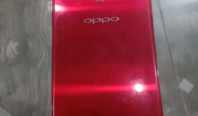 I am selling my Phone Oppo F7 - ad image 1