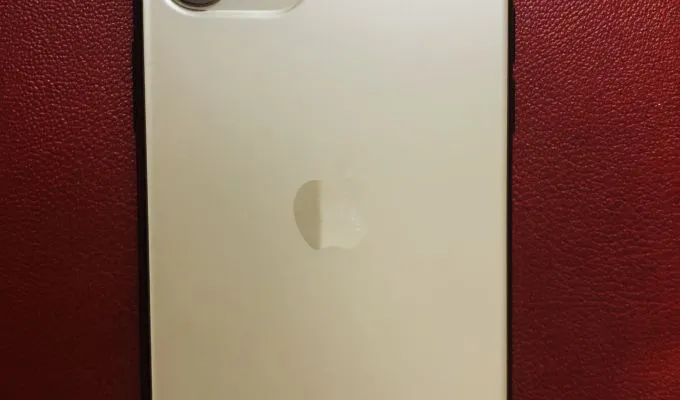 Iphone 11 pro (gold) - ad image 1