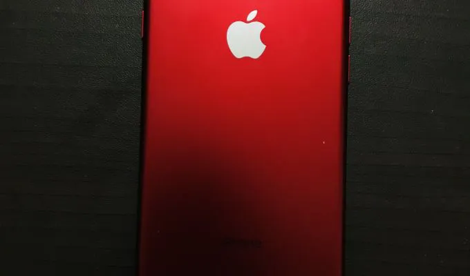 iphone 7 128 gb - iphone 7 red - with original cable and charger - ad image 1