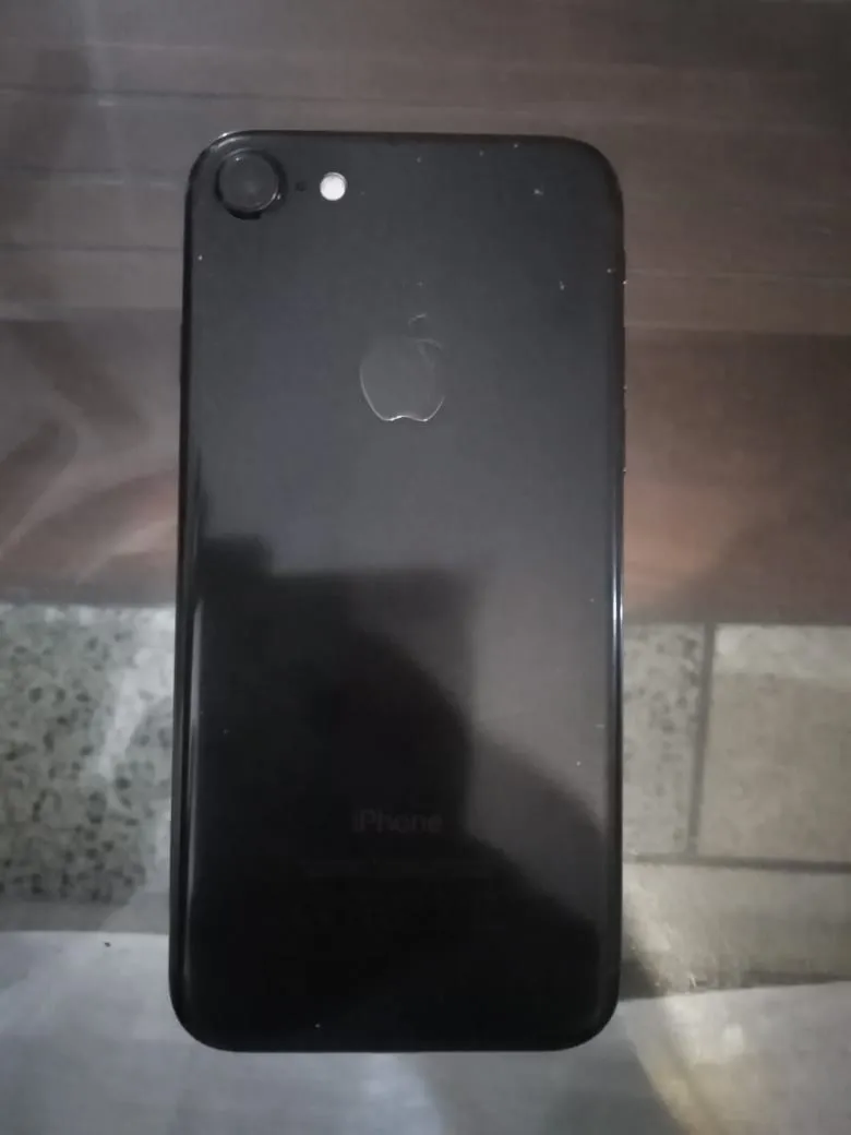 iPhone 7 32 GB with original Accessories and Box - ad image 1