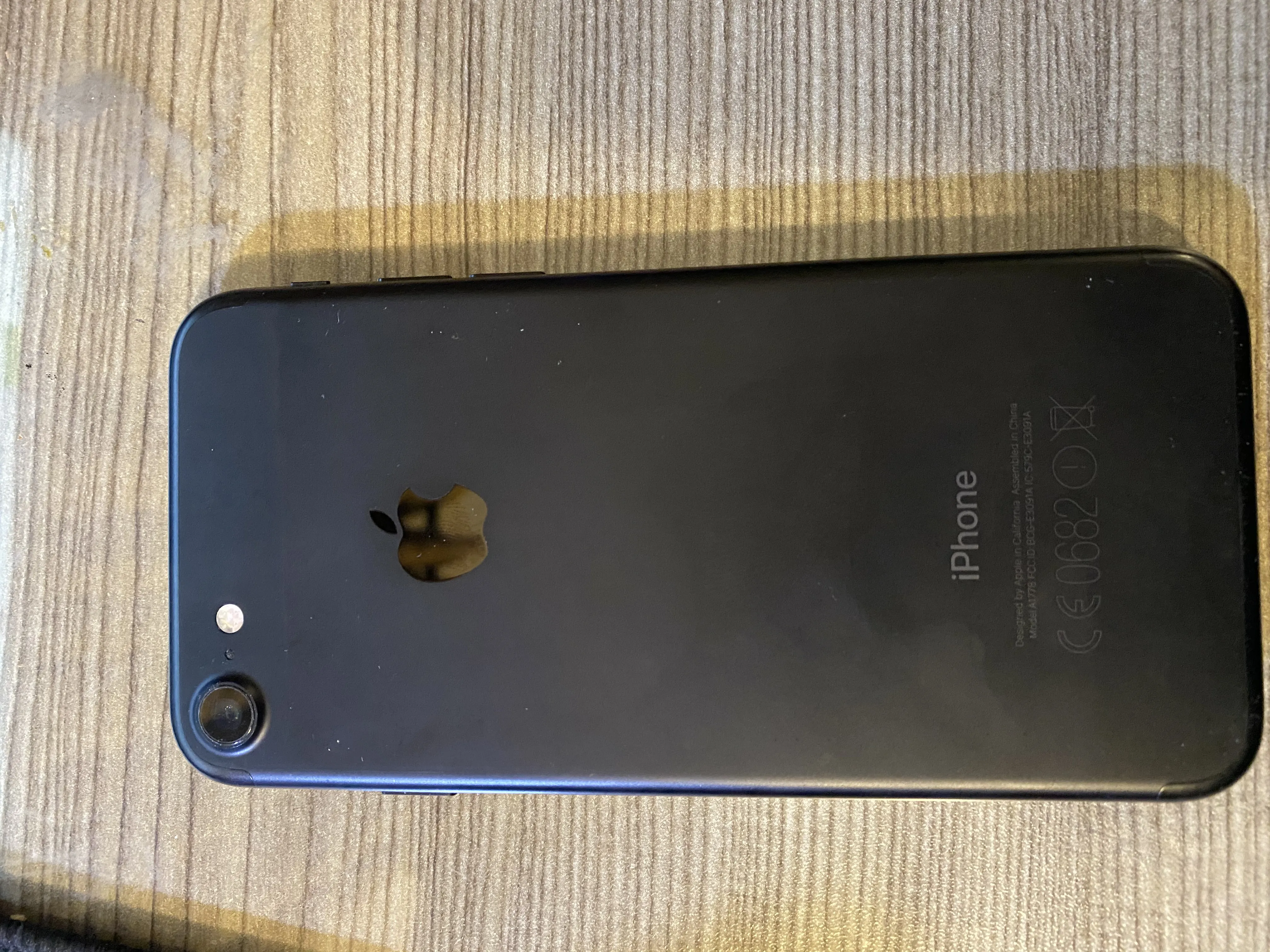 IPhone 7 in Good condition - ad image 2