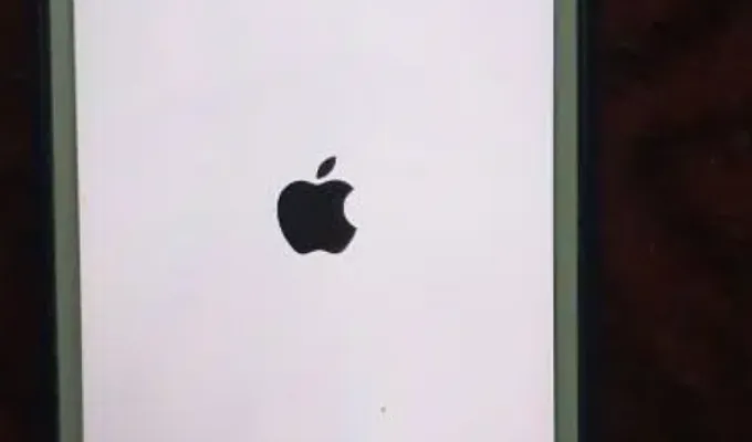 Iphone 7 Logo Stuck - ad image 3