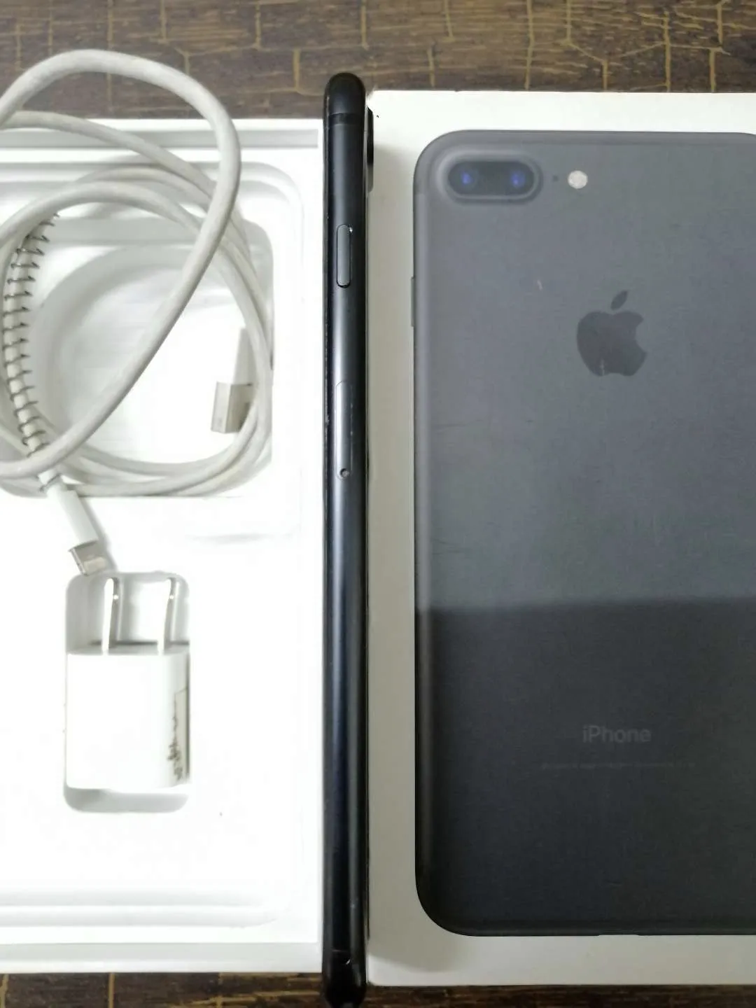 Iphone 7 plus 32 with all accessories original 10/8 condition pta approved - ad image 1