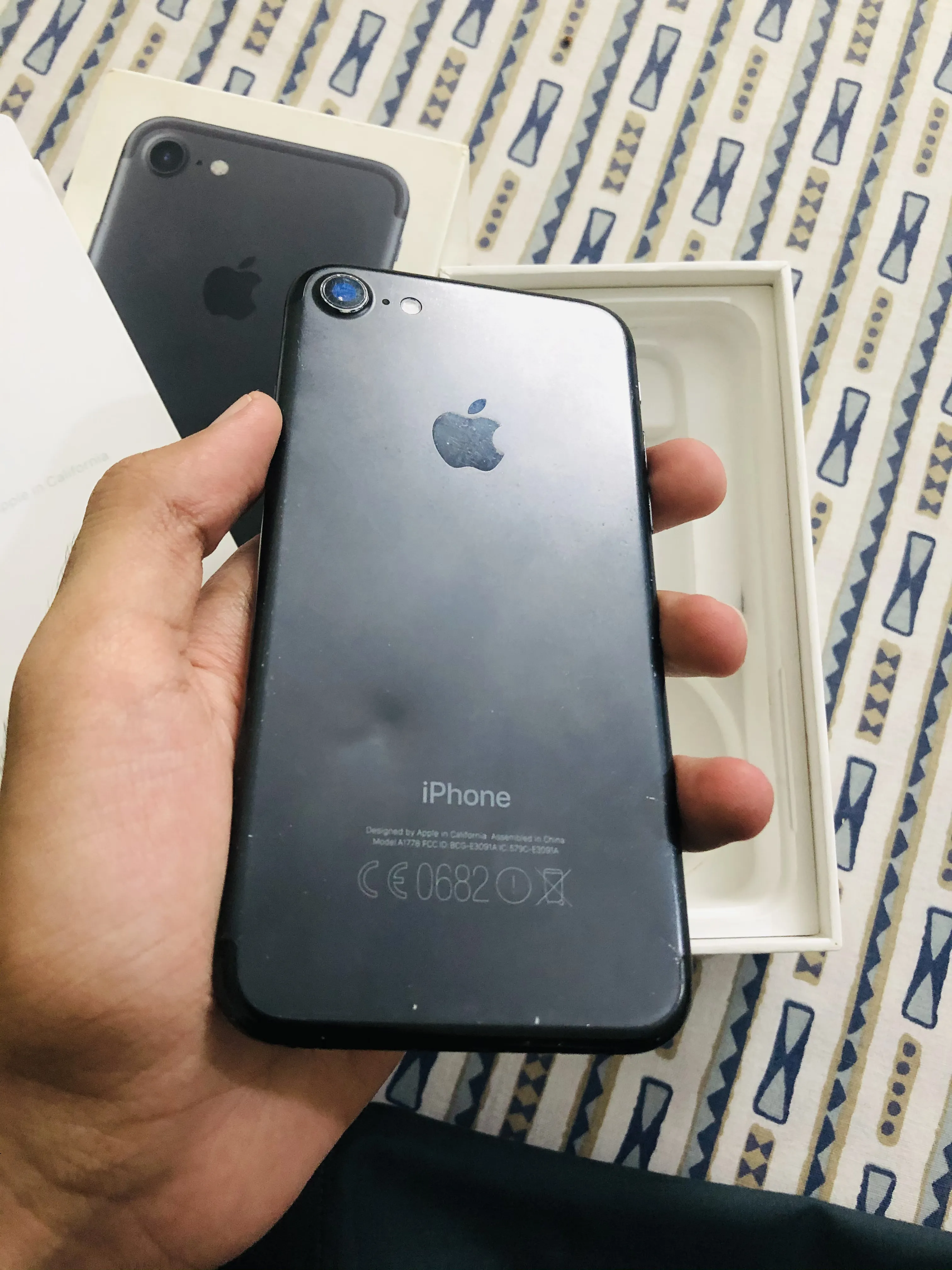 Iphone 7 with box - ad image 4