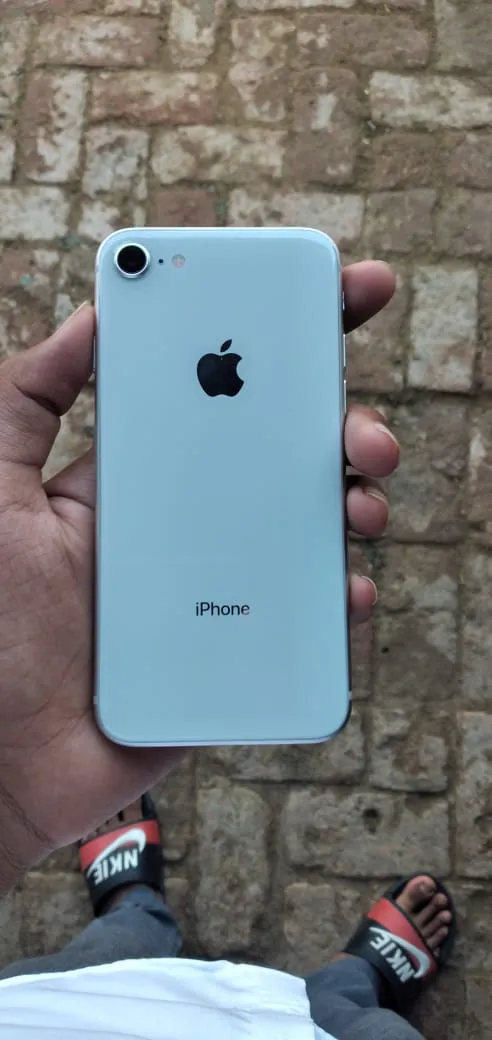 iPhone 8 (64gb) NON PTA - ad image 2