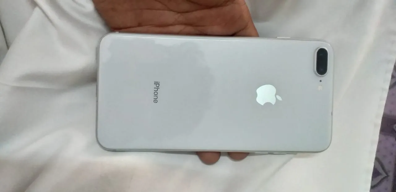 iPhone 8 plus white 64GB - ad image 2