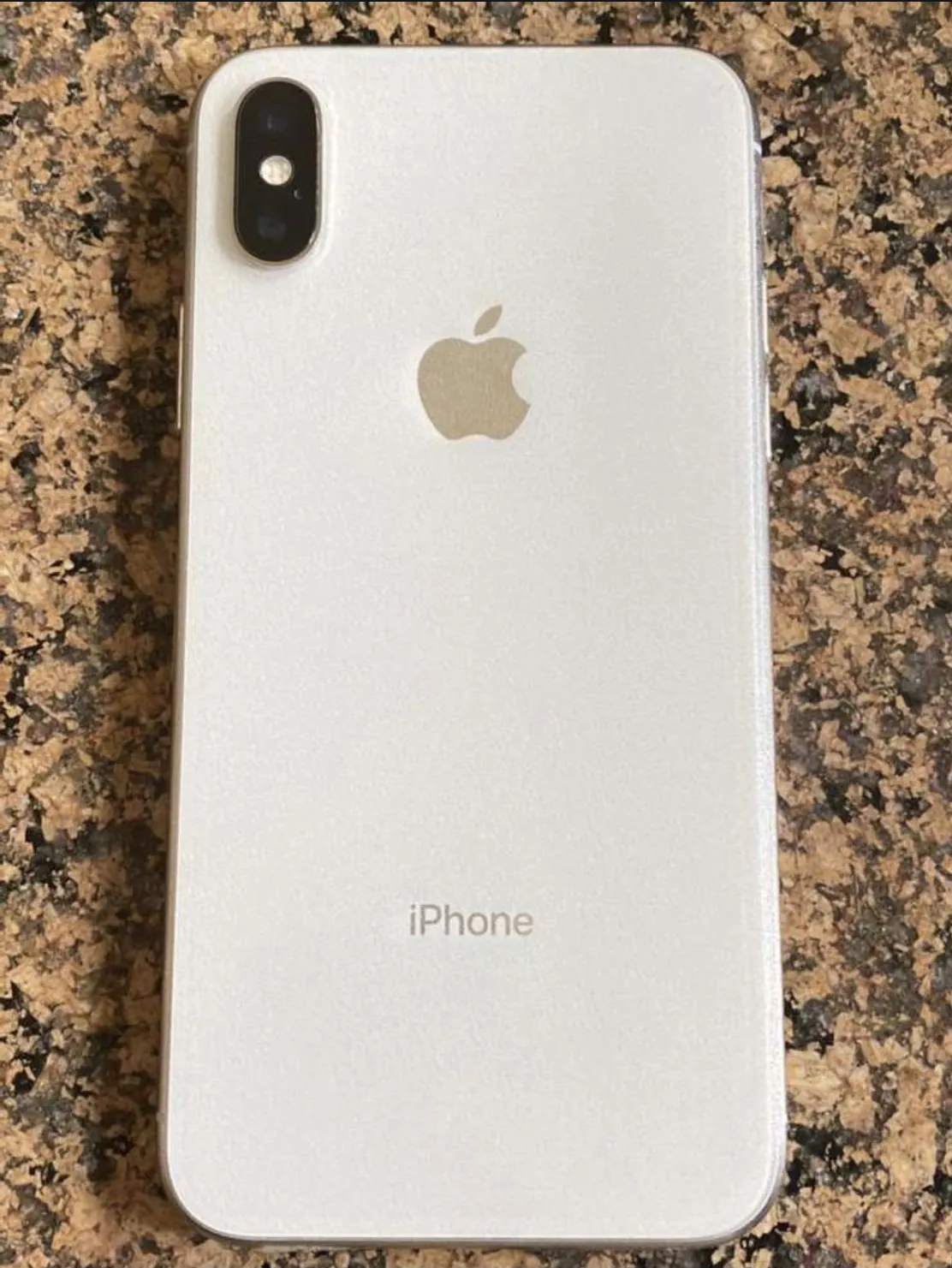 Iphone x 64gb in silver/white - ad image 3