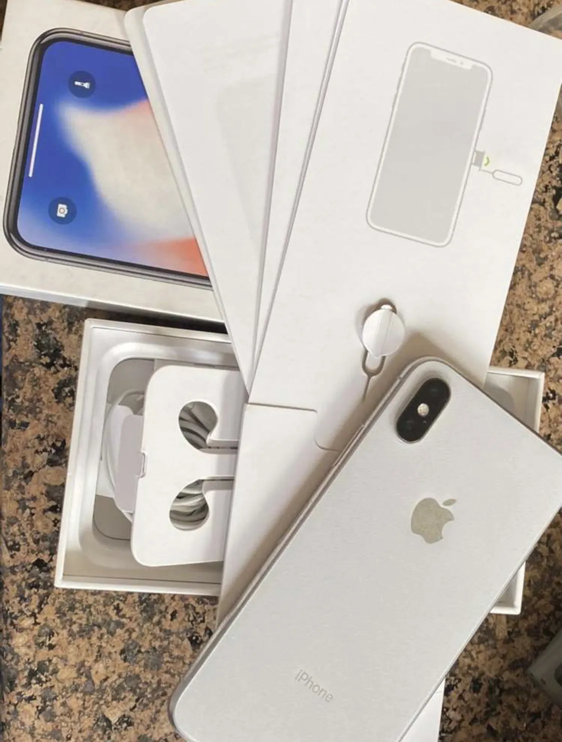 Iphone x 64gb in silver/white - ad image 4