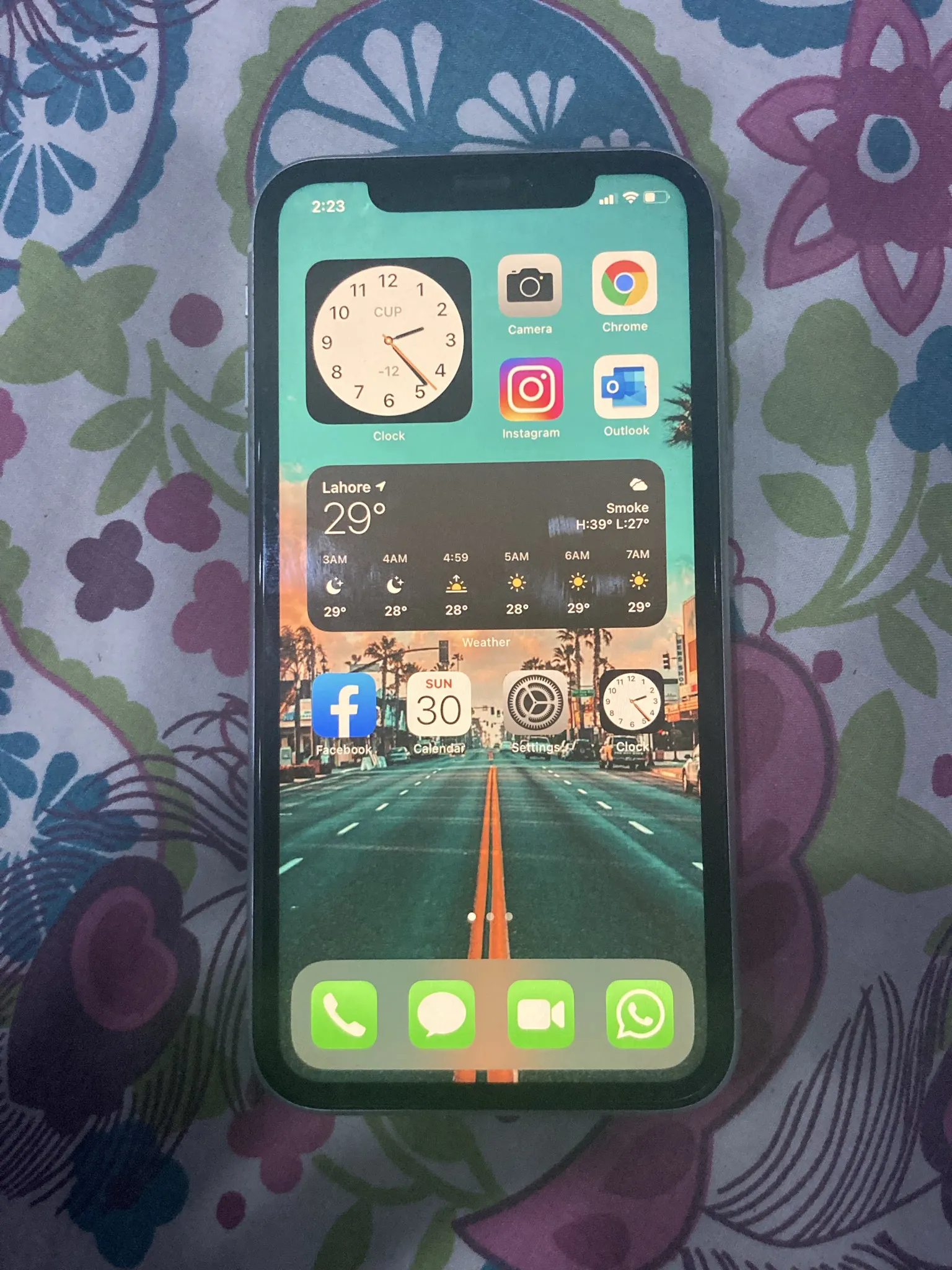 IPhone XR 256gb - ad image 1