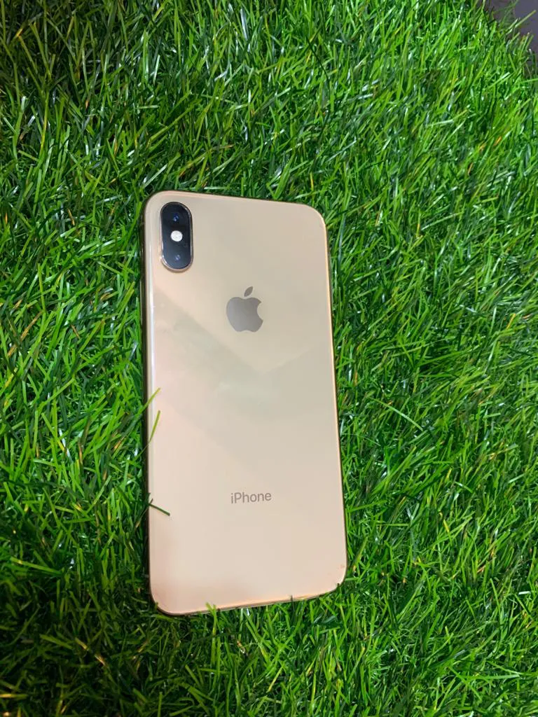 Iphone xs - ad image 1