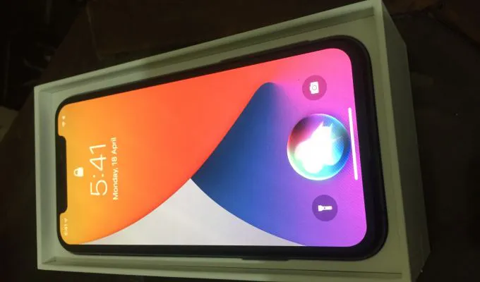 Iphone xs - ad image 3