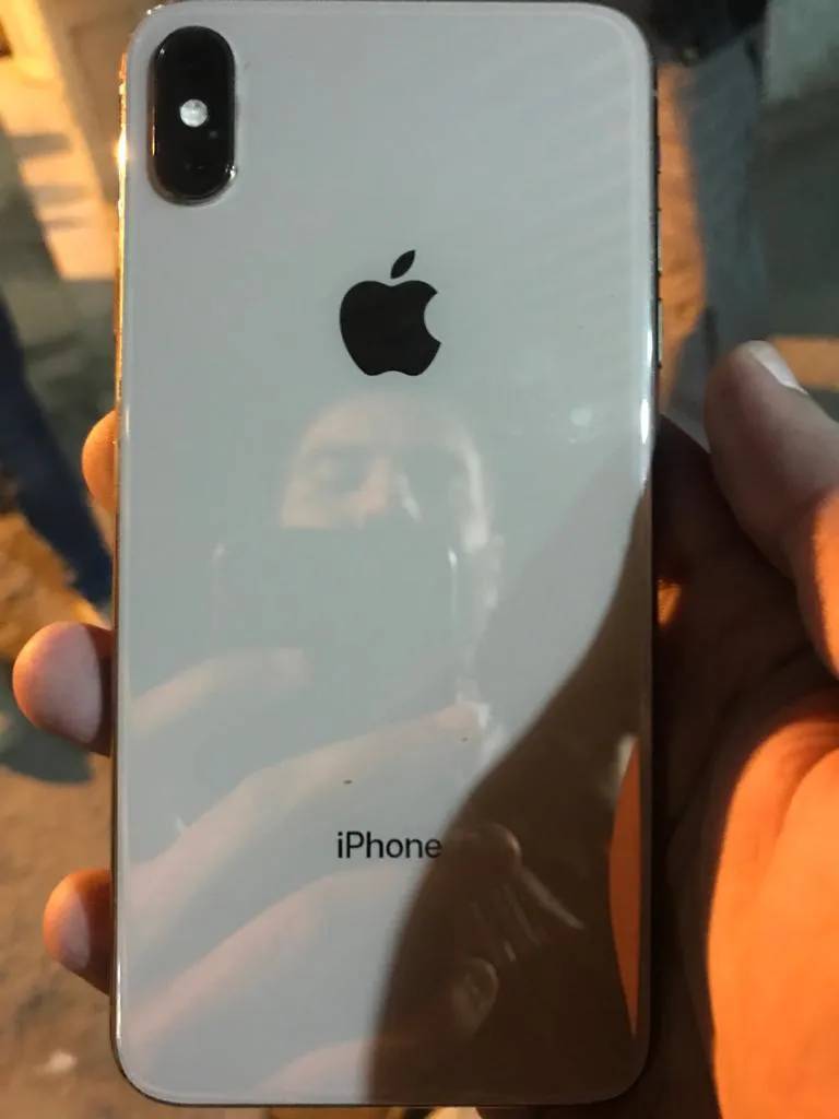 iPhone XS Max Gold 64Gb - ad image 1