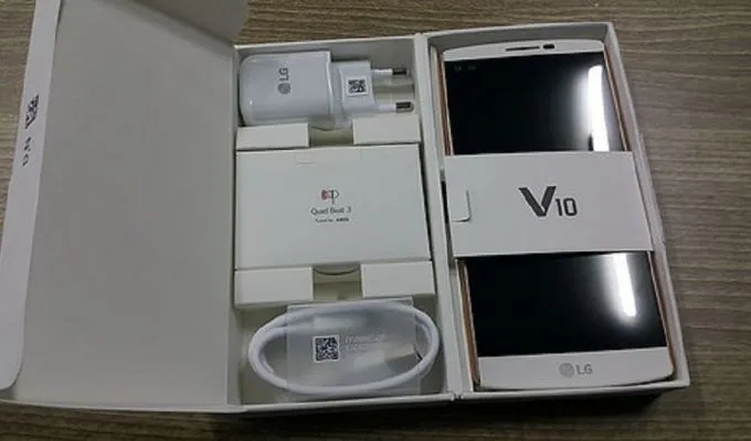 LG V10 box packed - ad image 1