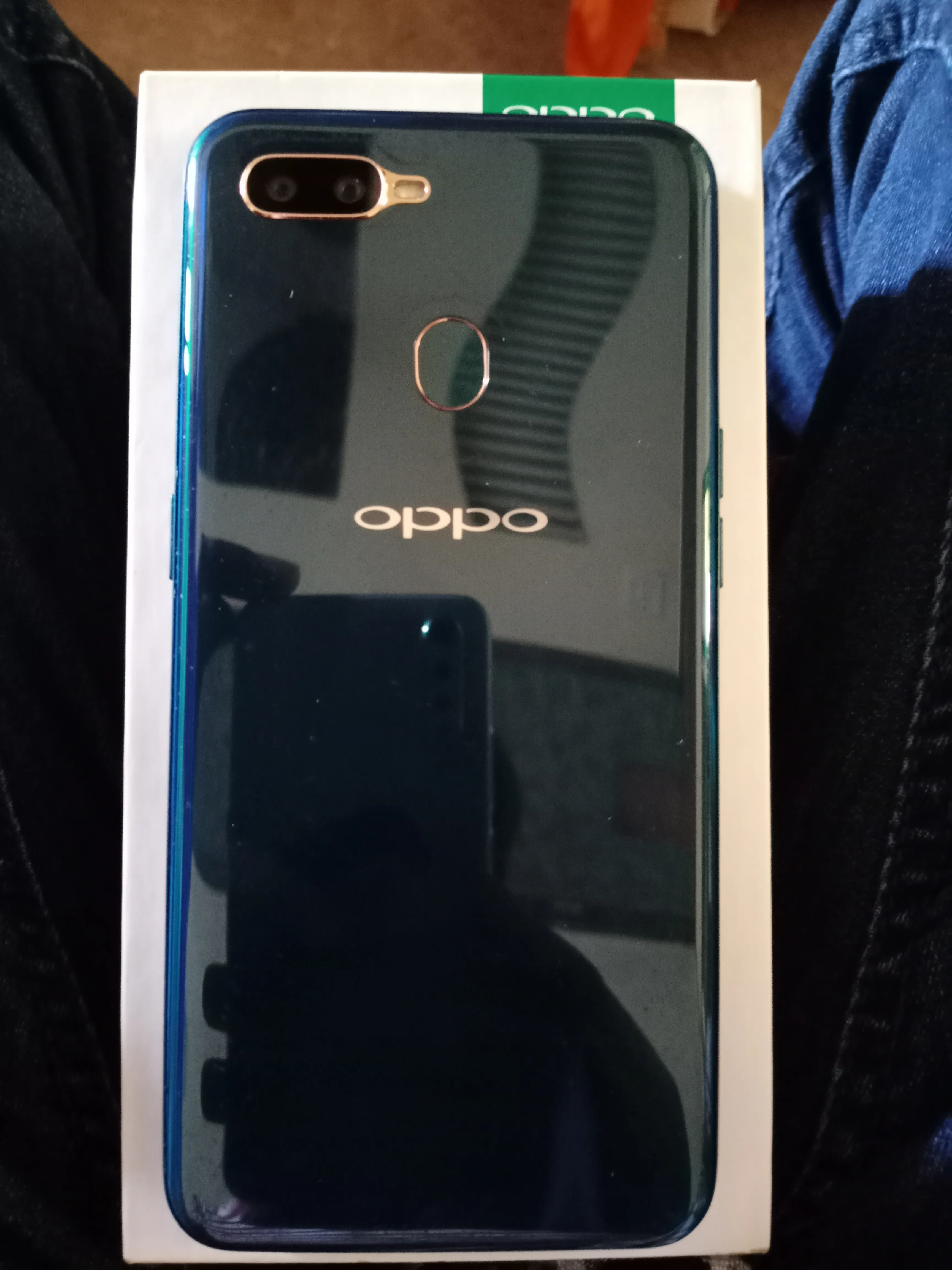 Oppo A7 in lush condition - ad image 1