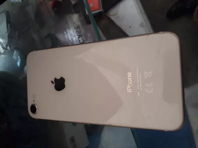 Iphone 8 non pta - ad image 1