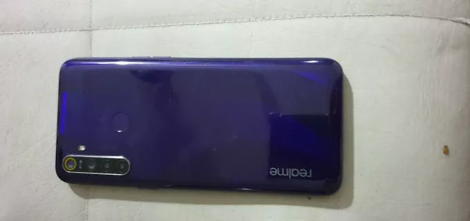 Realme 5 4/64 9/10 condition - ad image 2