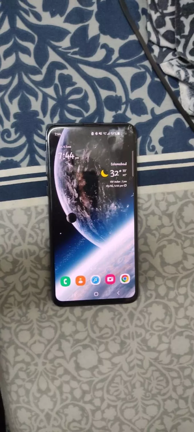 Samsung S10e - ad image 1