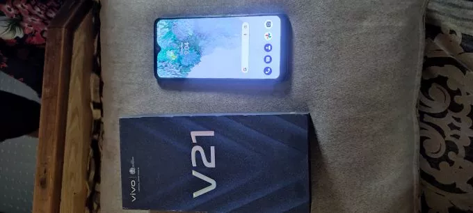 Vivo V21 - ad image 1