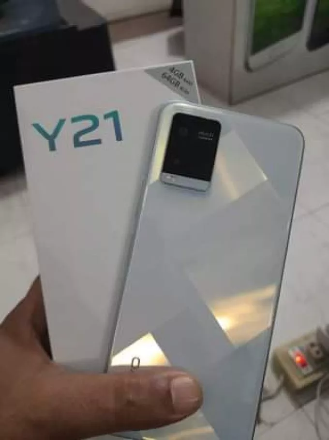 Vivo Y21 box pack - ad image 1