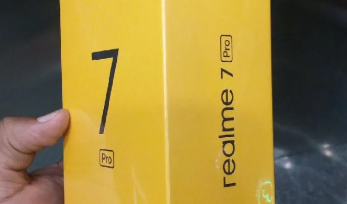 Realme 7 pro box pack brand new pta register - ad image 1