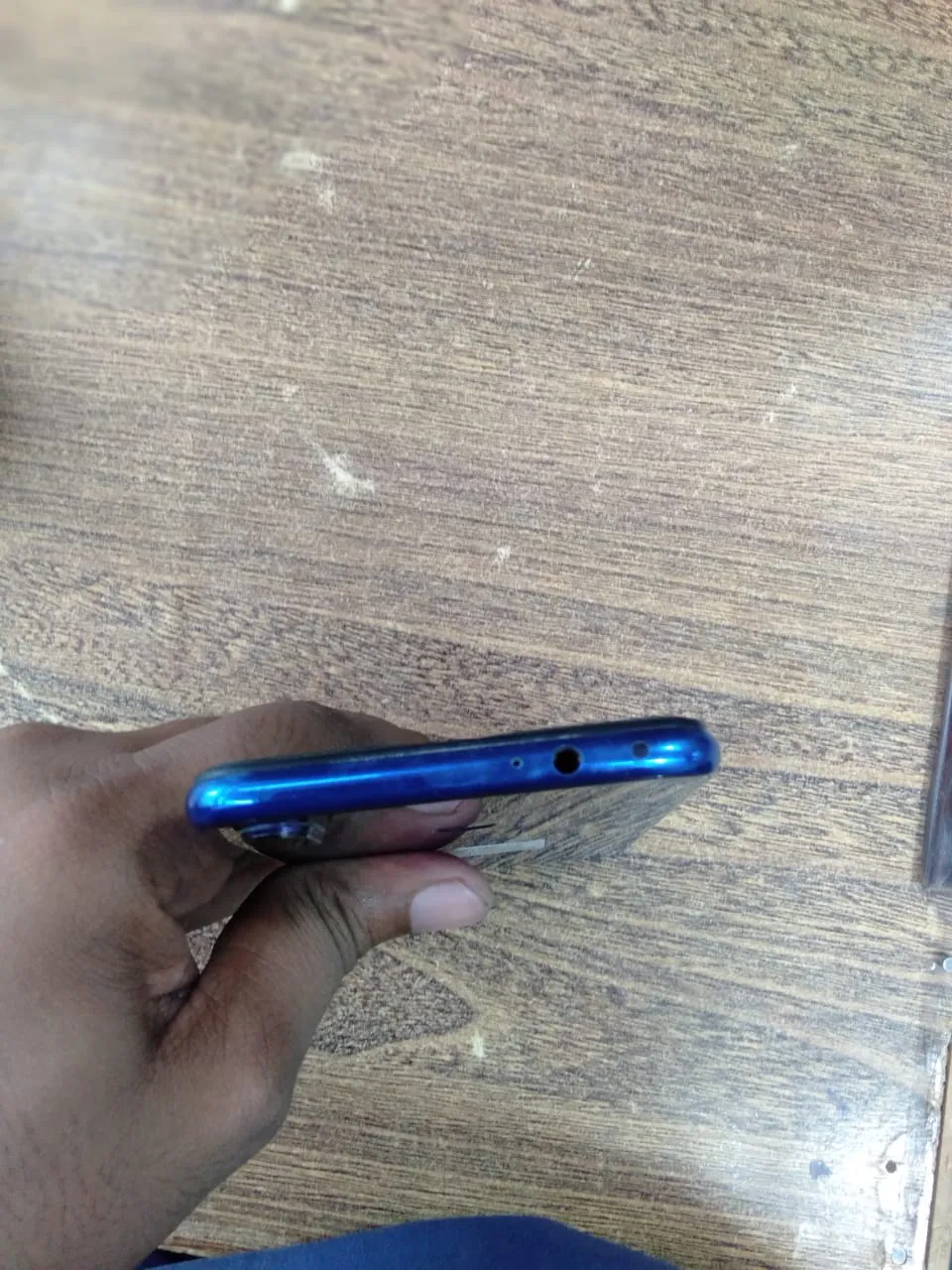 Redmi note 7 in blue - ad image 4