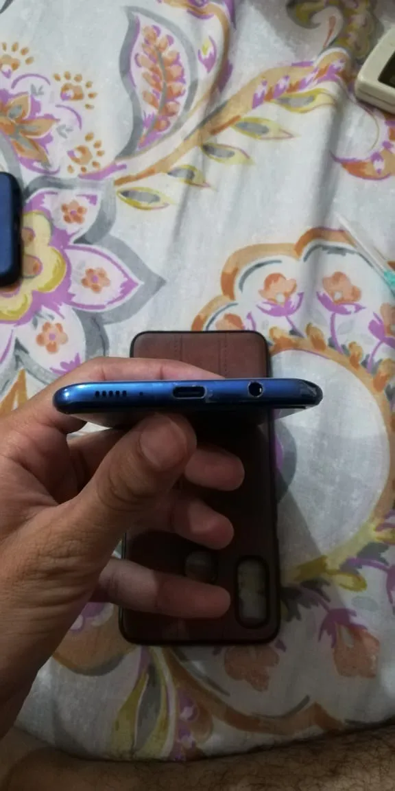 Samsung a30 10/10 condition urgent sale - ad image 4