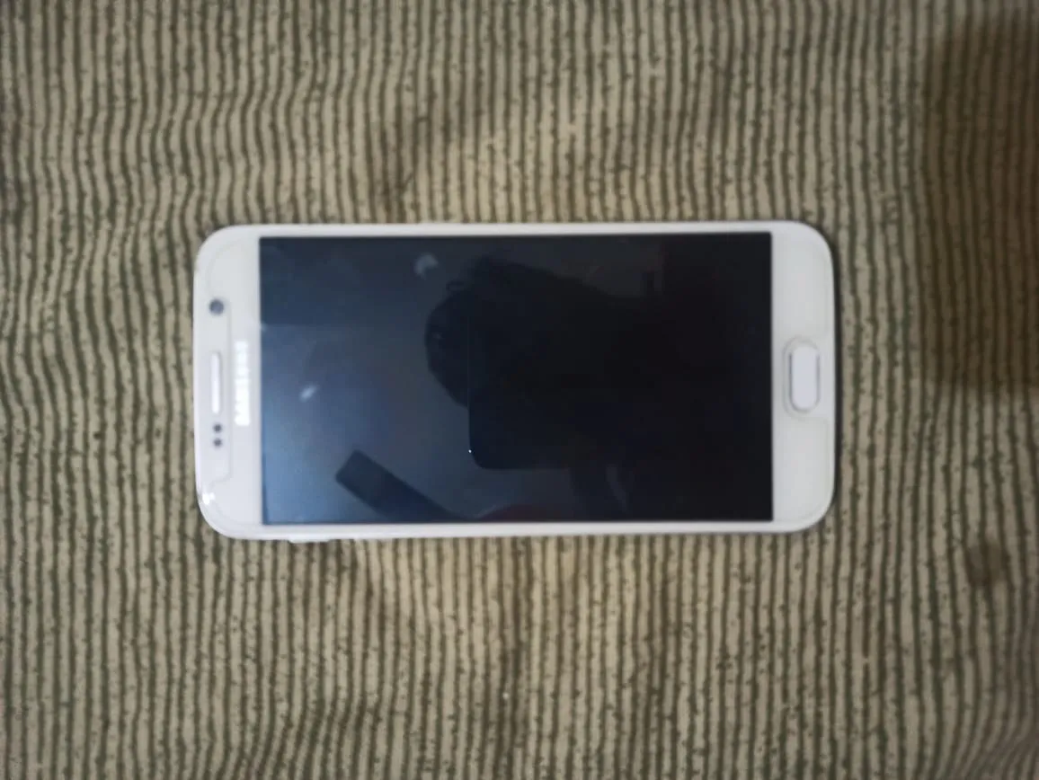 Samsung galaxy S6 F model - ad image 3