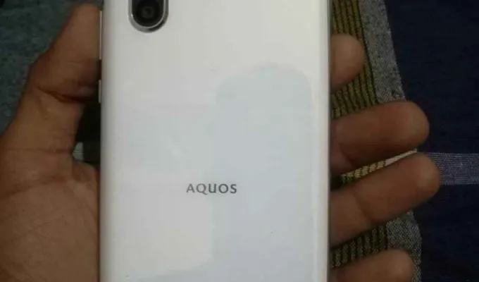 Sharp Aquos R2 gaming phone - ad image 2