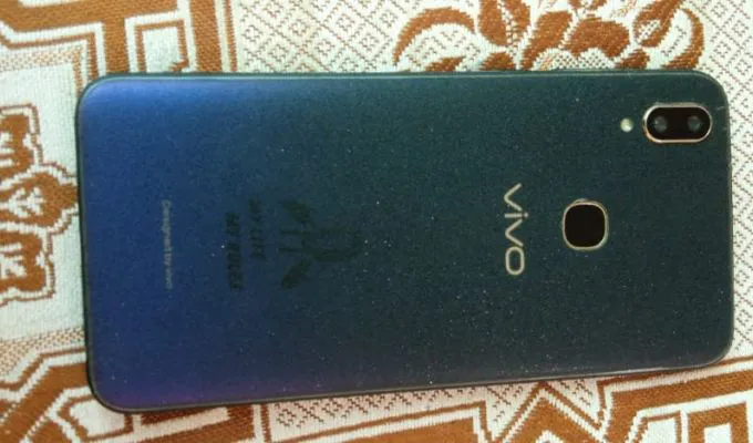 Vivo v11 4/128 - ad image 1