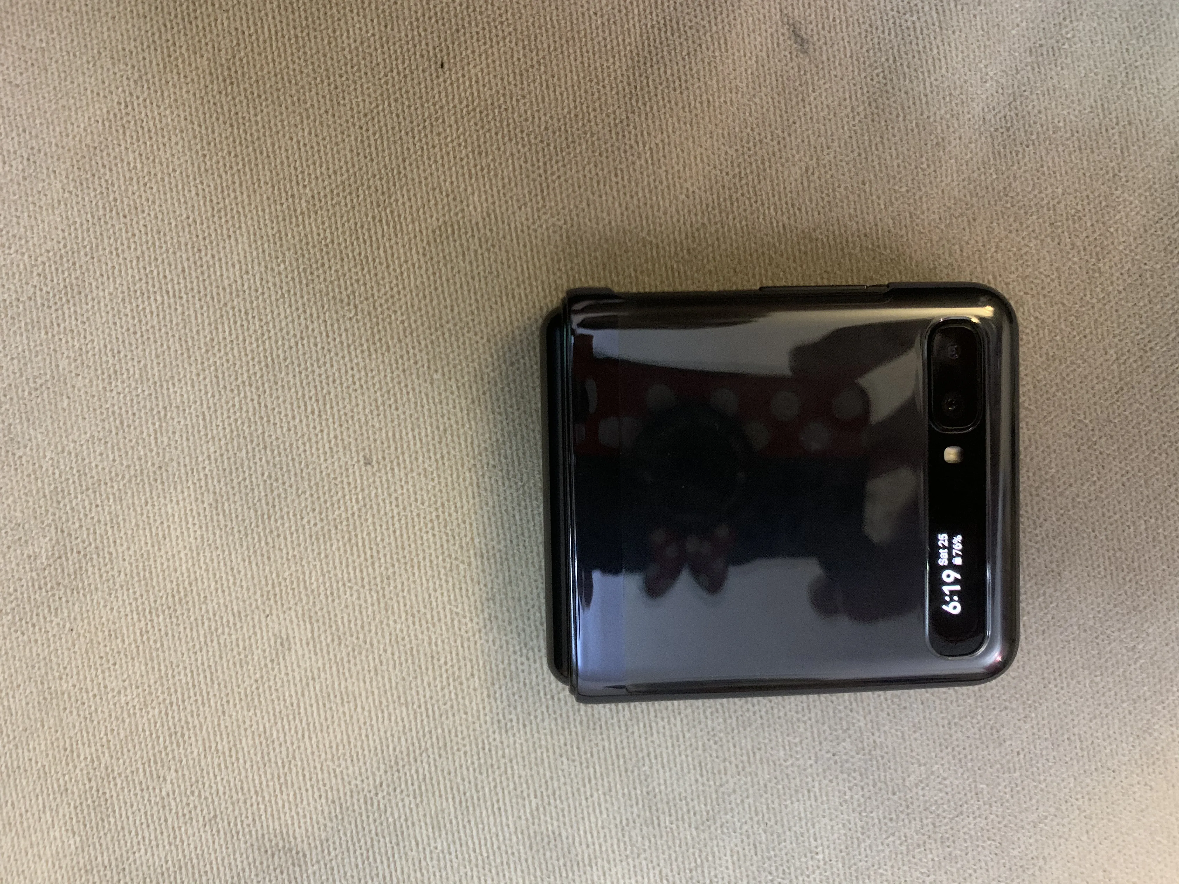 Z flip glossy black - ad image 1